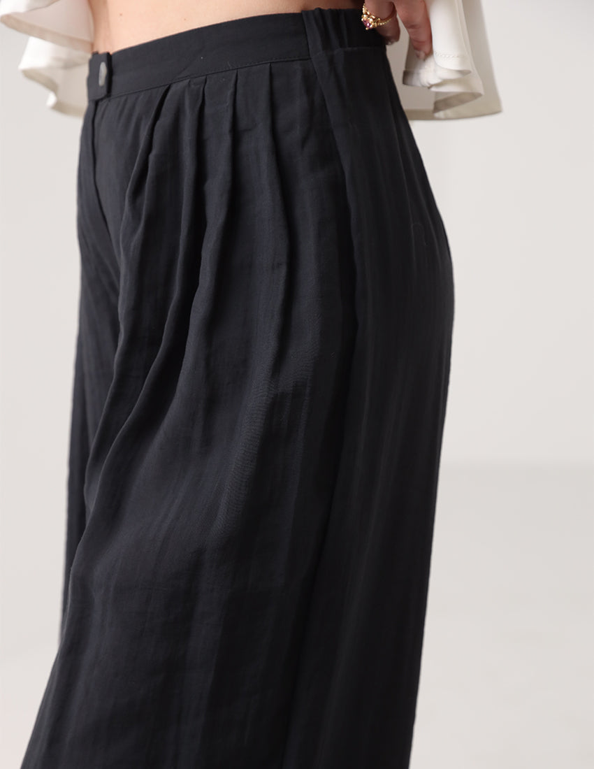 بنطلون واسع الساق