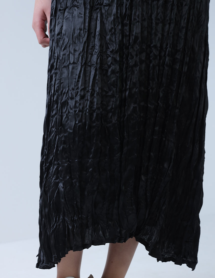 تنورة مطوية