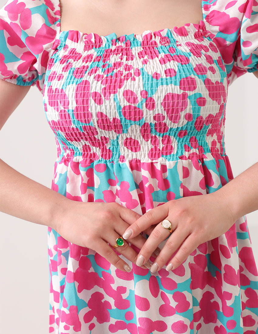 فستان مطبوع باللون الأزرق والوردي