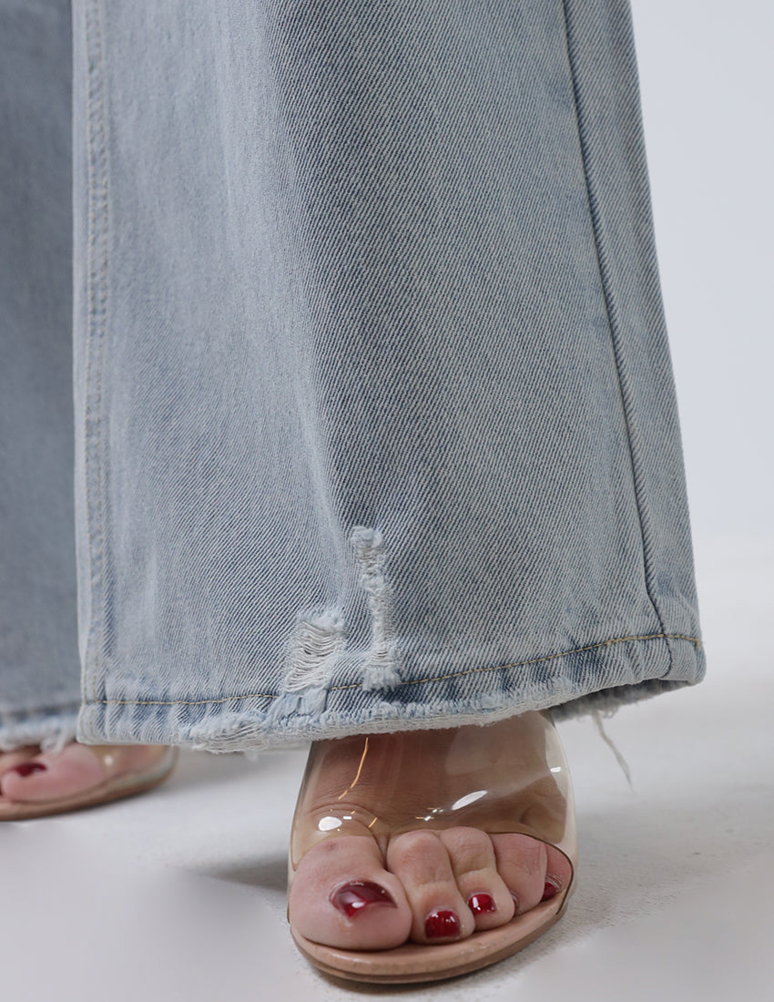 بنطال جينز رمادي فاتح واسع الساقين