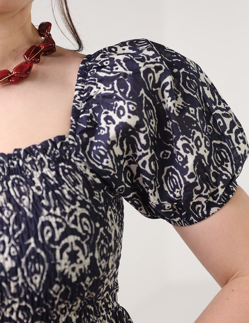 فستان أزرق داكن مطبوع