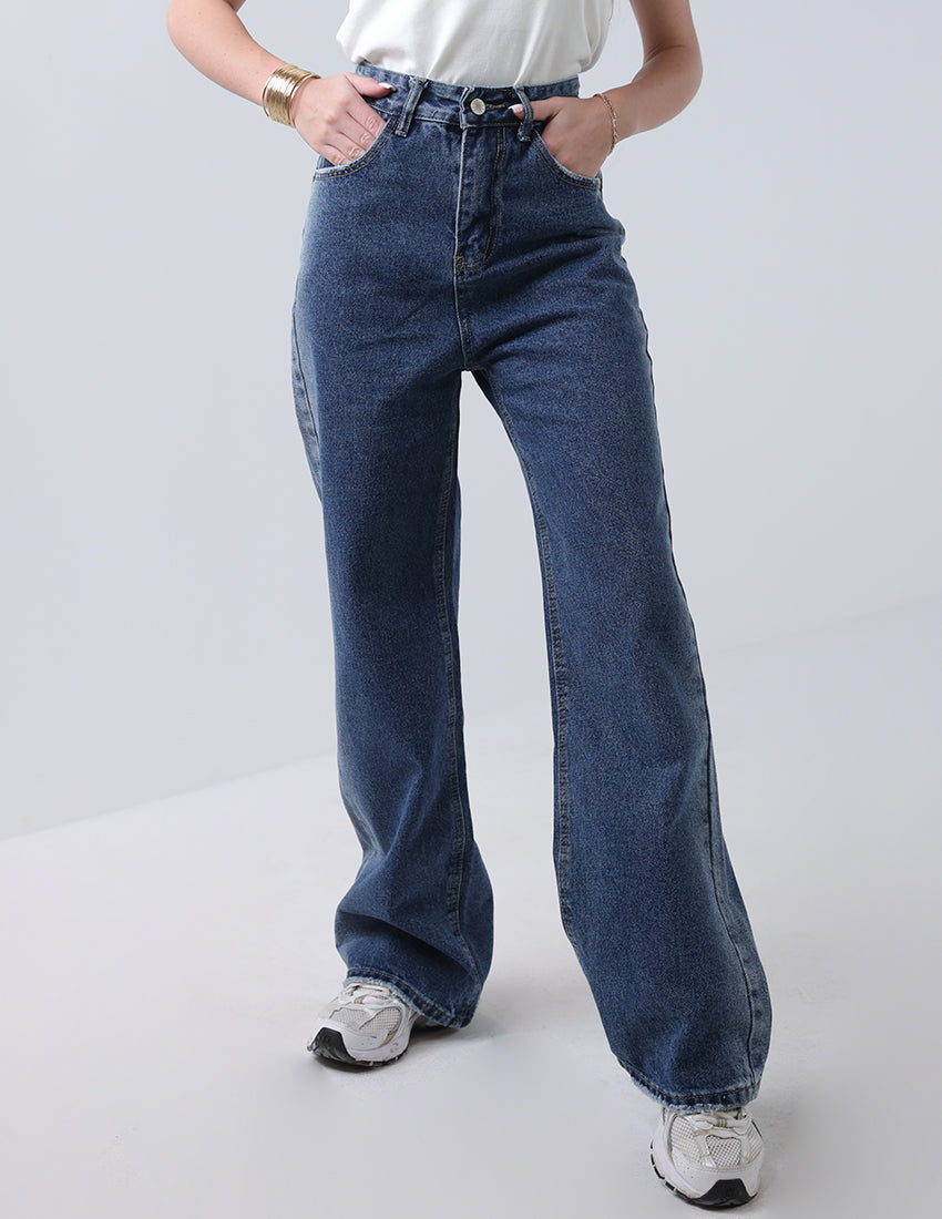 Straight-cut blue jeans