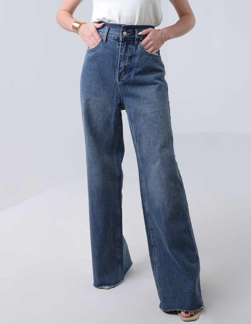 High-waisted straight-leg navy blue cropped jeans