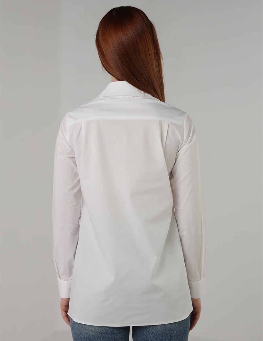 قميص أبيض بقصّة Slim-Fit مع أزرار إغلاق كاملة