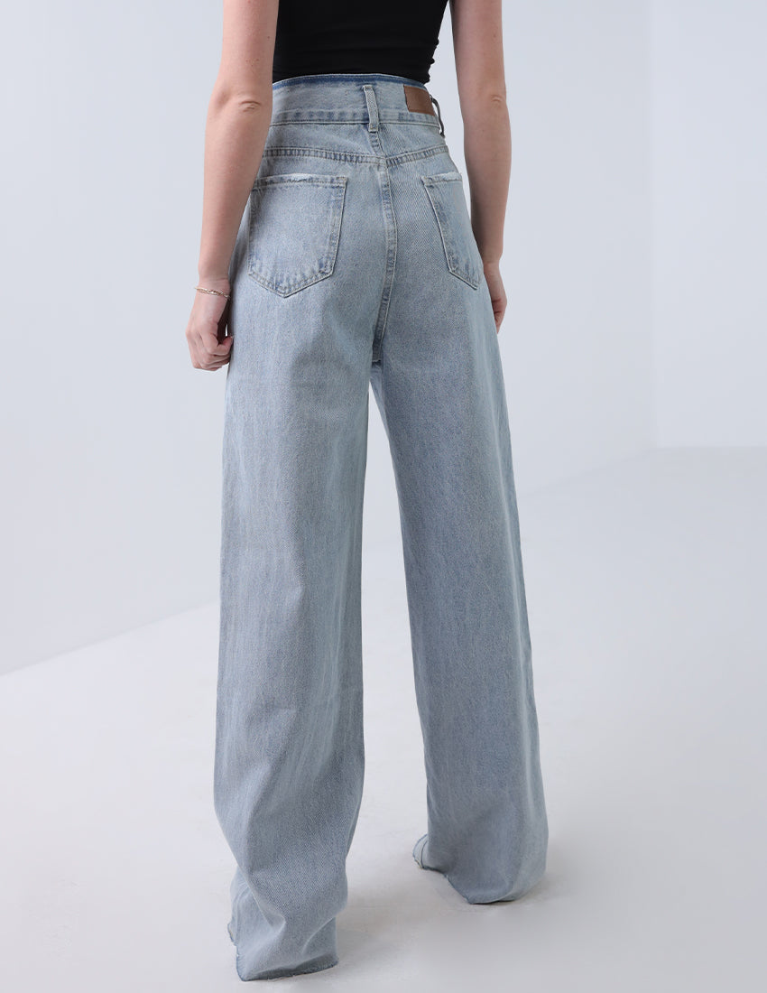 جينز مستقيم باهت