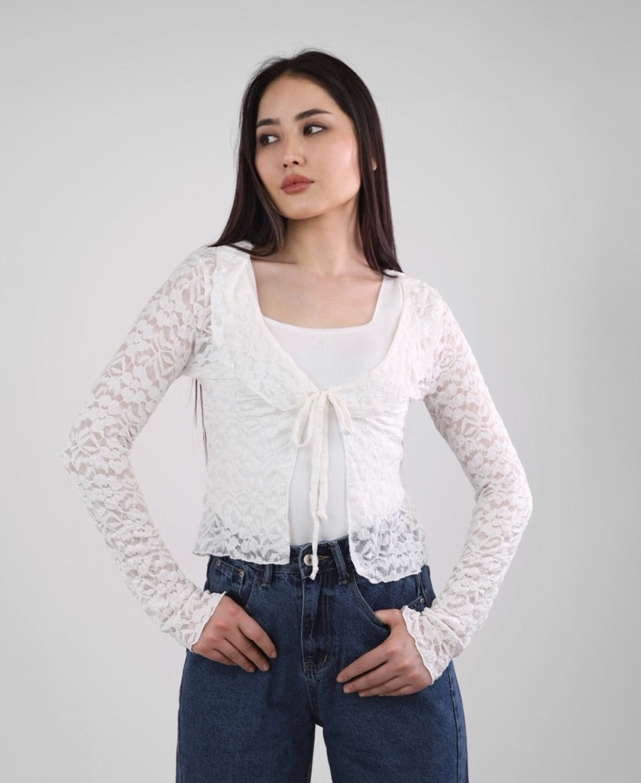 Lace cardigan with ruffles at the chest and tied in the middle