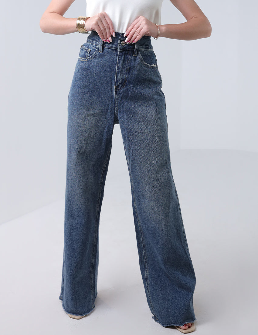High-waisted straight-leg navy blue cropped jeans