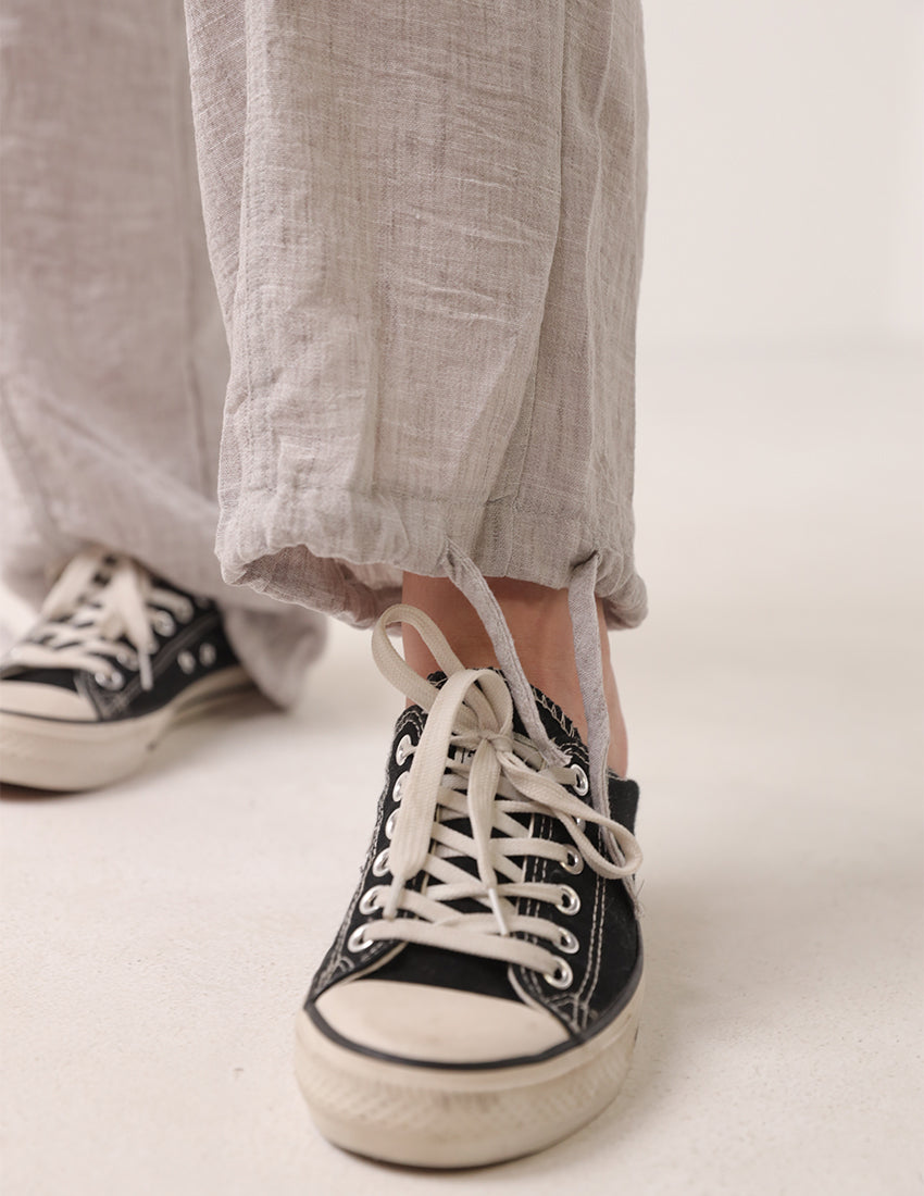 بنطلون بقصّة مستقيمة