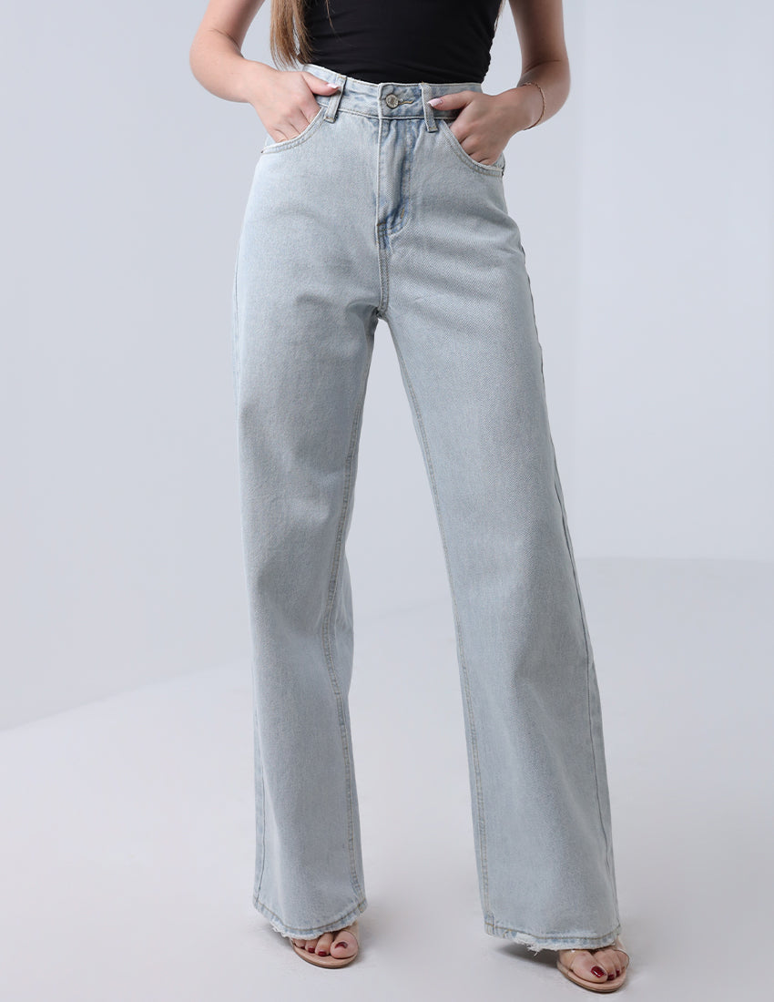 جينز رمادي بقصّة مستقيمة