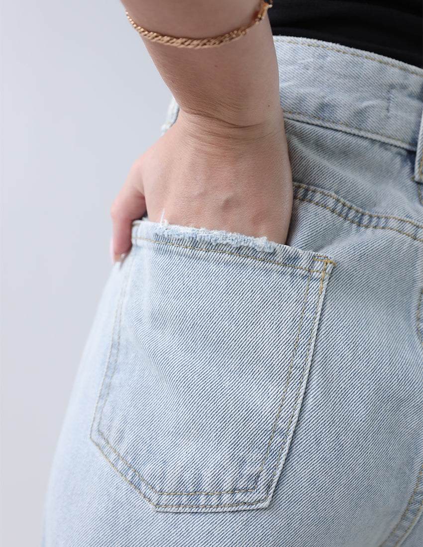 بنطلون جينز مستقيم اللون أزرق فاتح جليدي