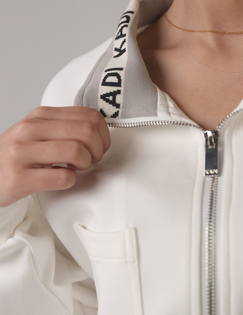 بدلة رياضية برقبة عالية وسحاب