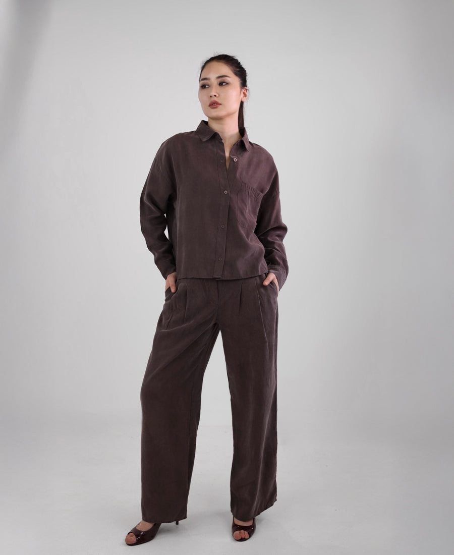 Butter fabric trousers with an elastic waistband