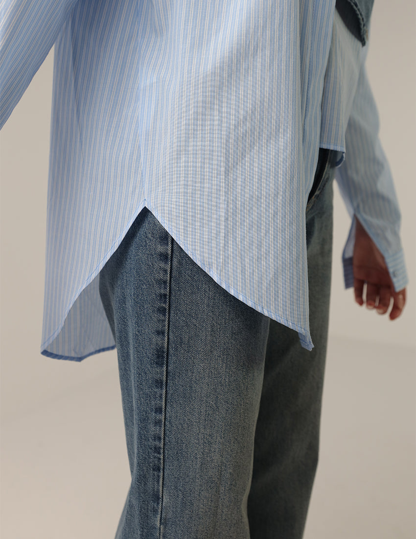 قميص مخطط مع رقعة جينز