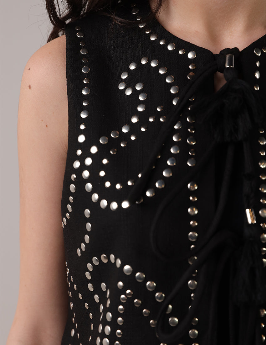 سترة مرصعة بالفولاذ