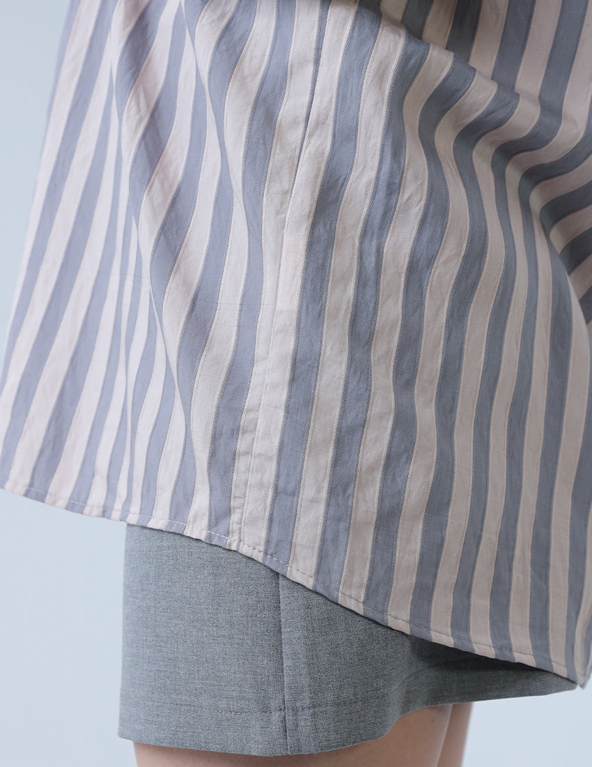 قميص مخطط كبير الحجم مع جيب جانبي واحد