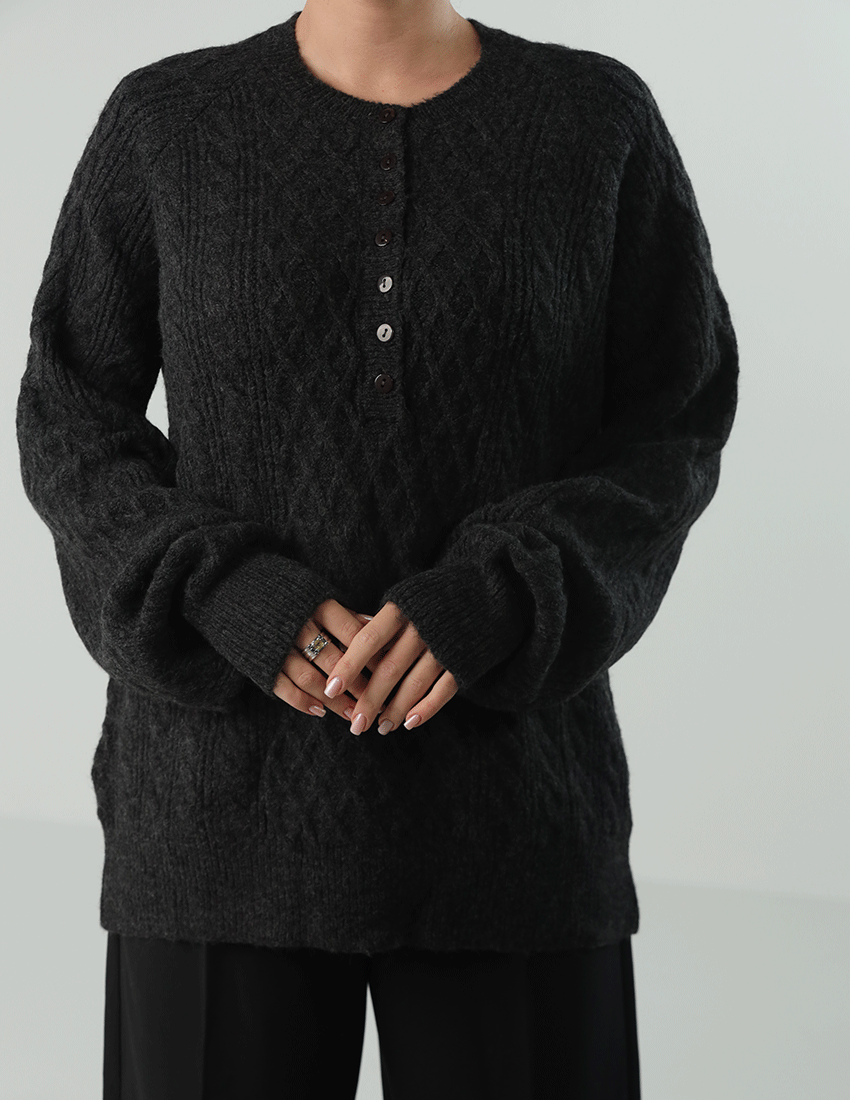 سترة تريكو بفتحة رقبة دائرية