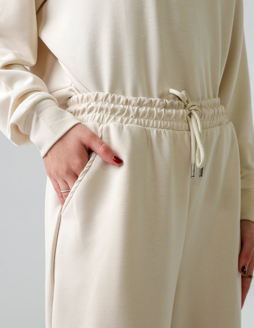 بنطال رياضي بقصّة مستقيمة