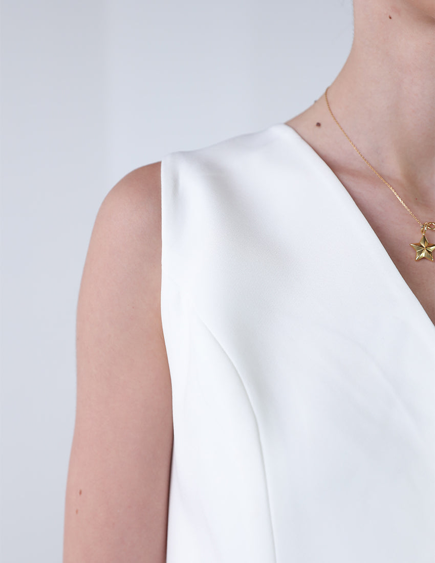 جمبسوت بدون أكمام بقصّة مستقيمة