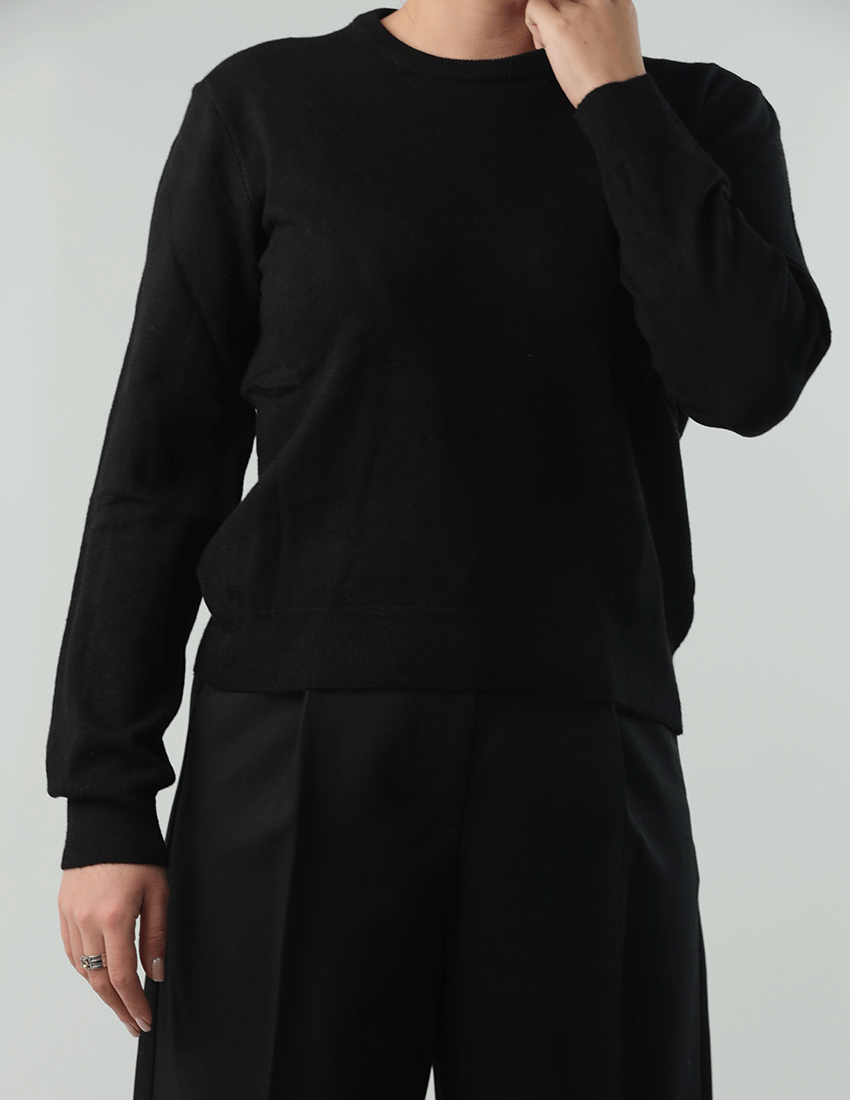 سترة تريكو بفتحة رقبة دائرية