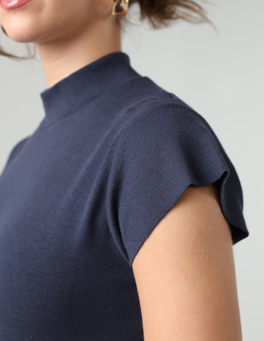 تي شيرت مضلع برقبة عالية