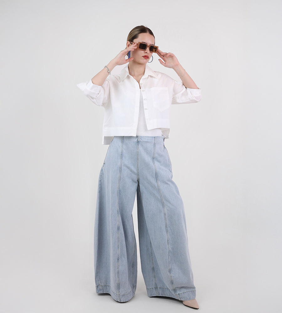 Balloon jeans with a center line