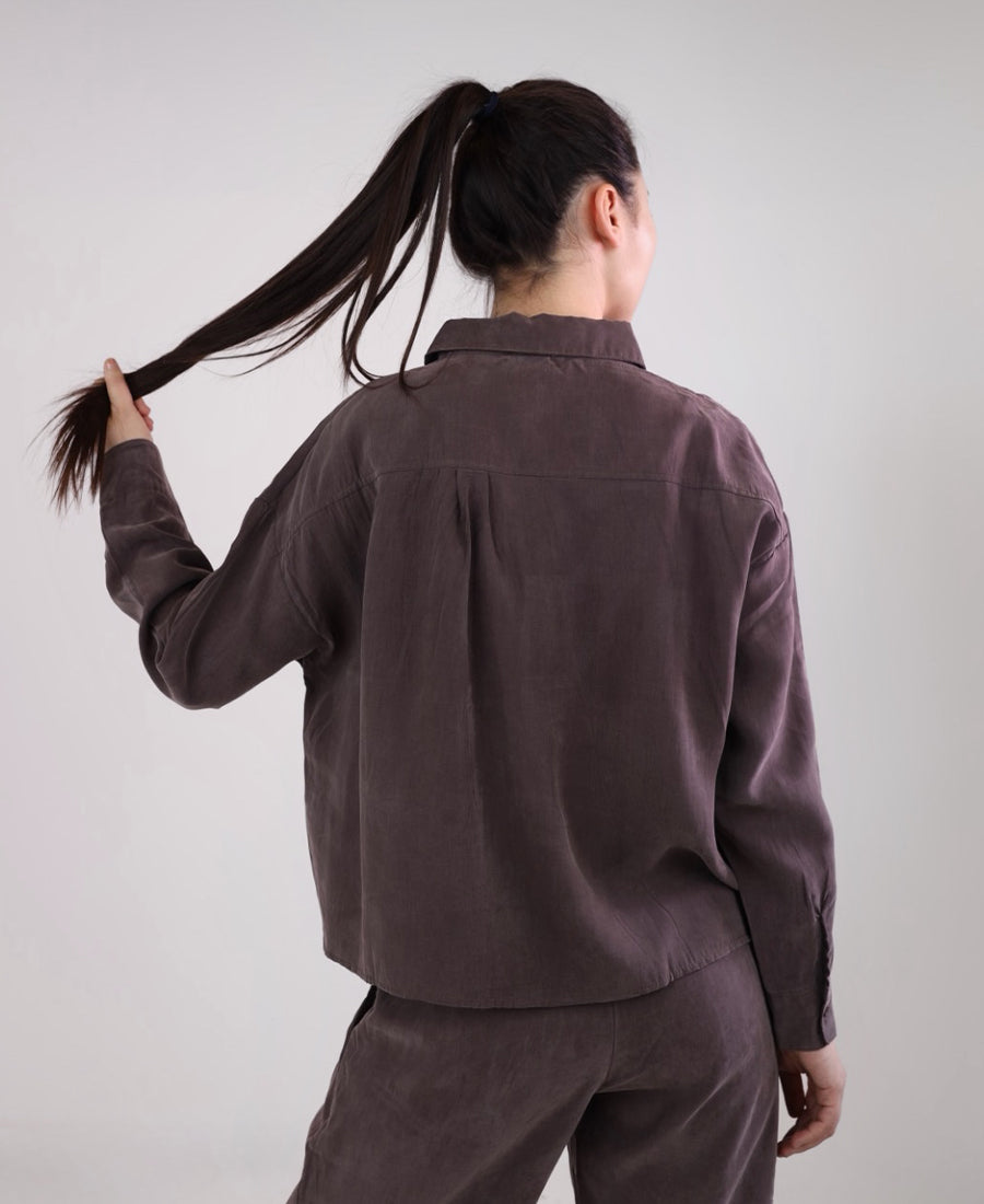 Oversize shirt with pocket on the front
