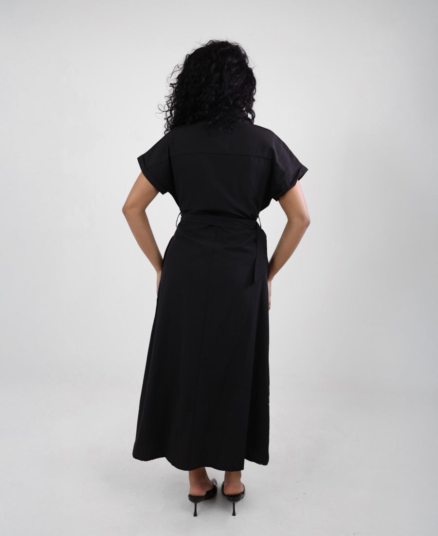 Long black half-sleeved dress with belt