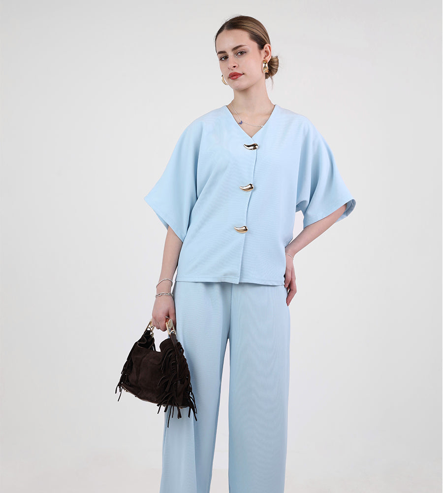 Short-sleeved blouse with gold buttons and trousers set