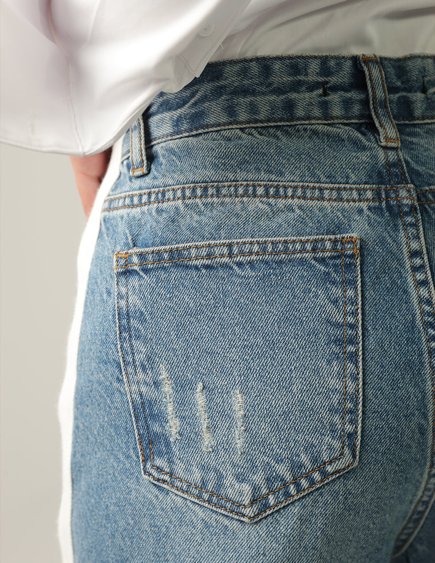 High-waisted jeans with a stripe and wool underneath