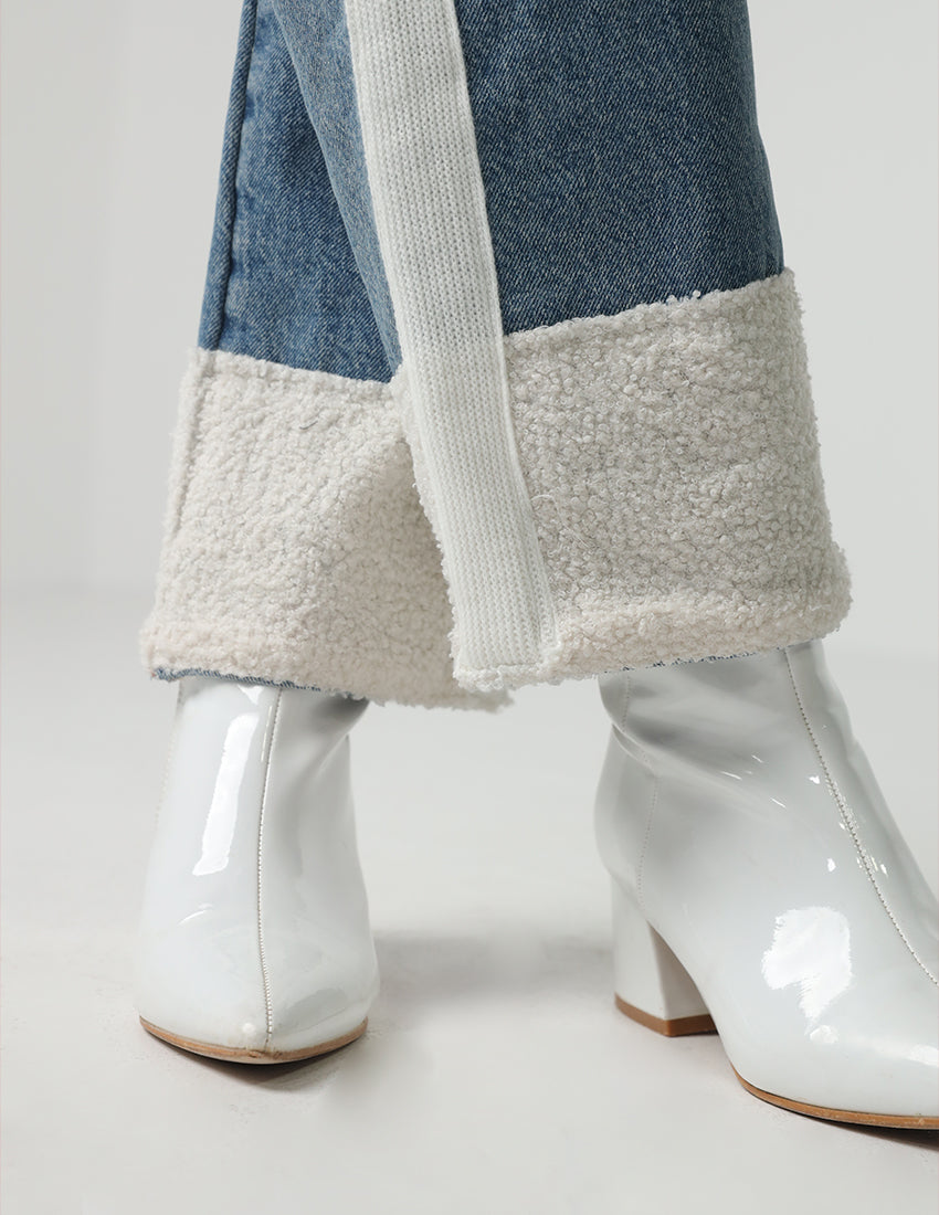 High-waisted jeans with a stripe and wool underneath