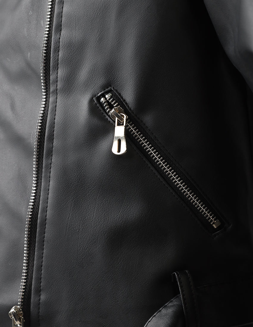 سترة جلدية سوداء