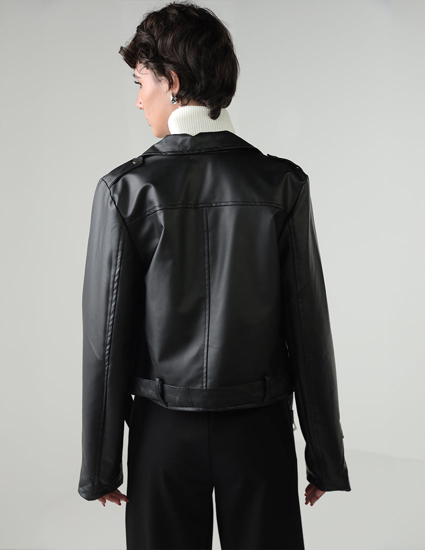 سترة جلدية سوداء