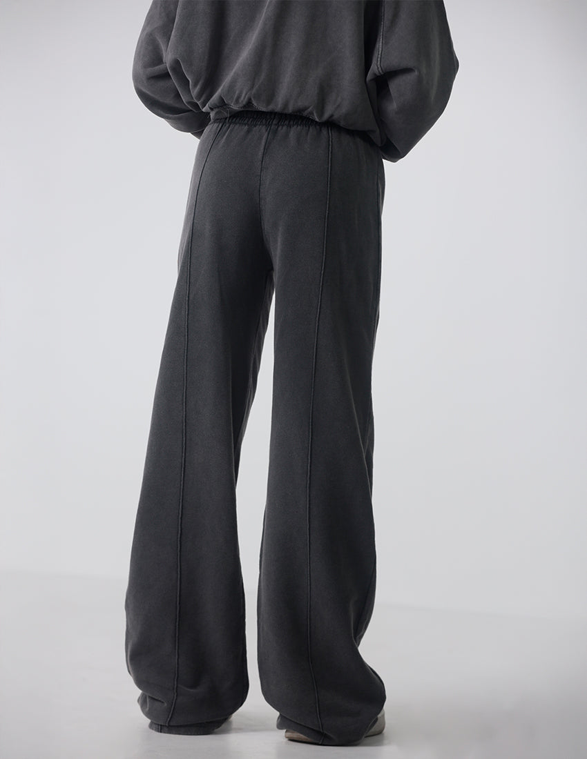 بنطال رياضي واسع الساقين