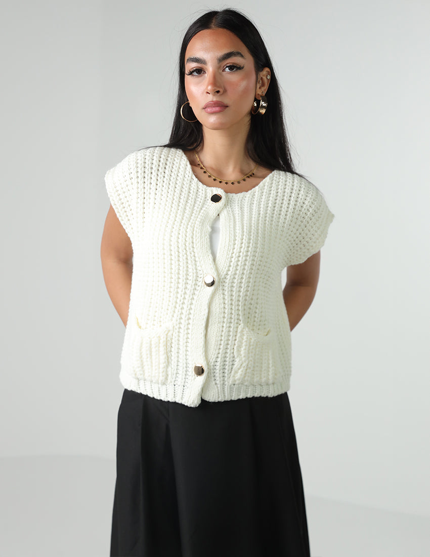 سترة صوفية بأكمام قصيرة وأزرار وجيوب