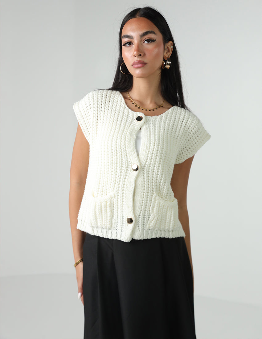 سترة صوفية بأكمام قصيرة وأزرار وجيوب