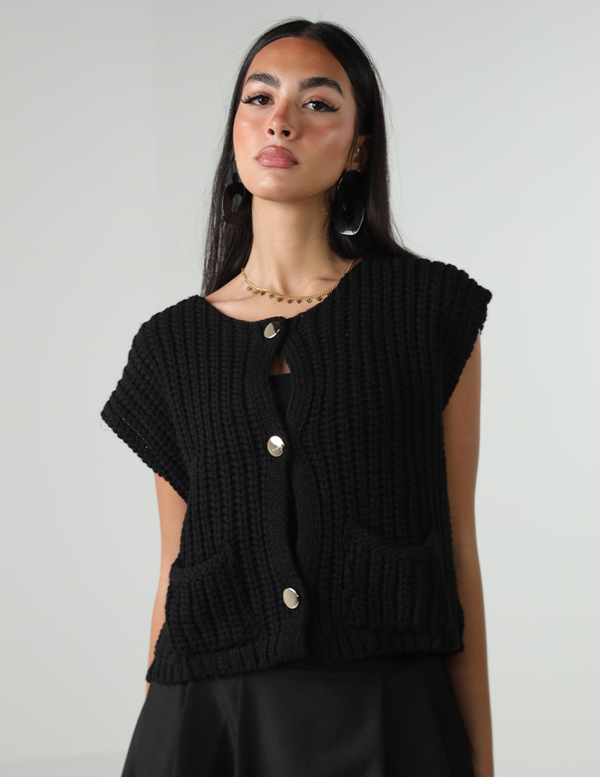 سترة صوفية بأكمام قصيرة وأزرار وجيوب