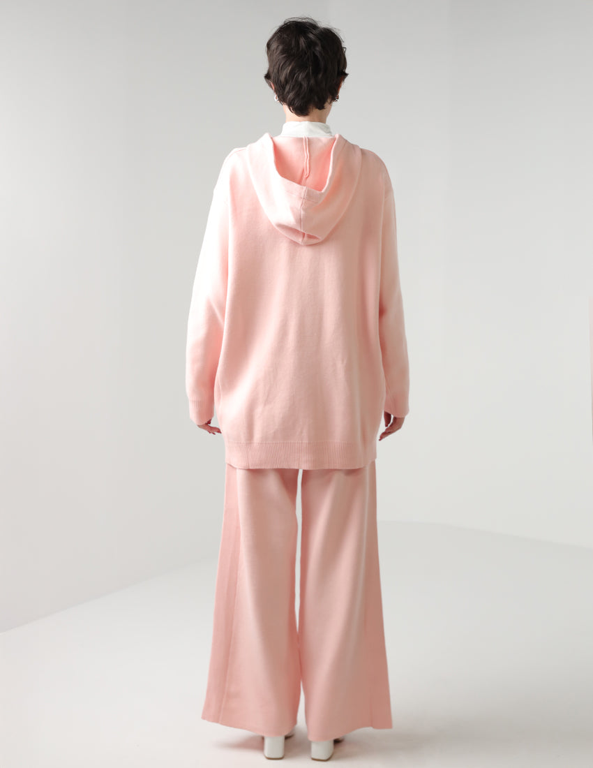 طقم قطني: هودي بسحاب كبير الحجم وبنطلون واسع الساق