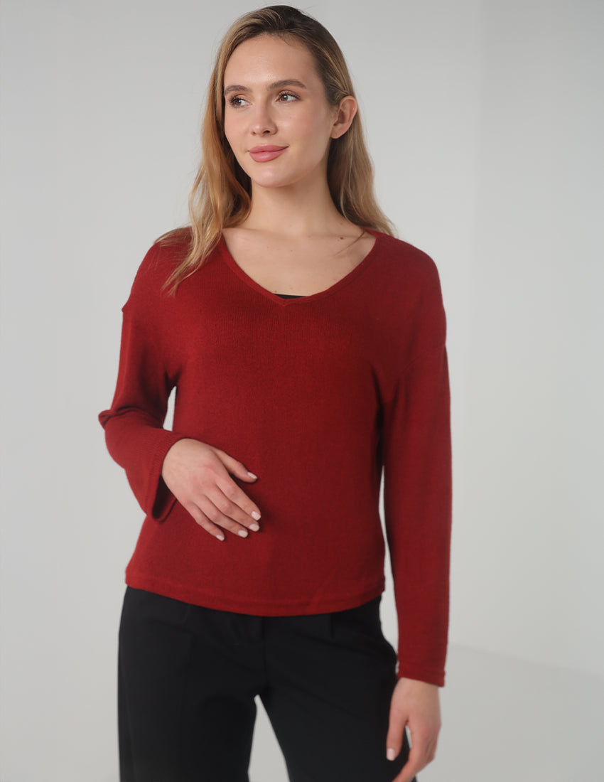 بلوزة بأكمام طويلة ورقبة على شكل حرف V