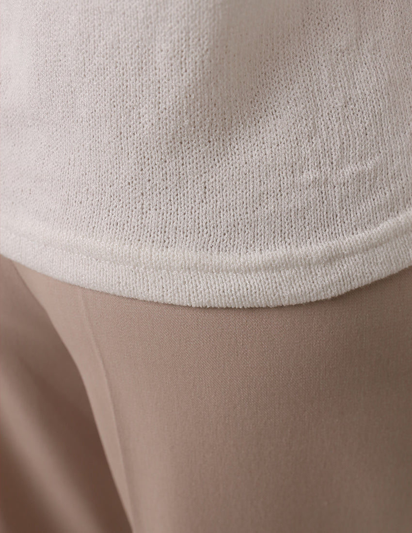 بلوزة بأكمام طويلة ورقبة على شكل حرف V