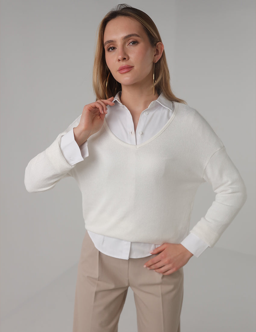 بلوزة بأكمام طويلة ورقبة على شكل حرف V