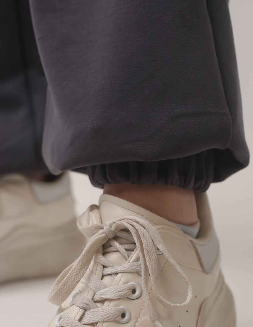 بنطال رياضي برباط وساق مستقيمة