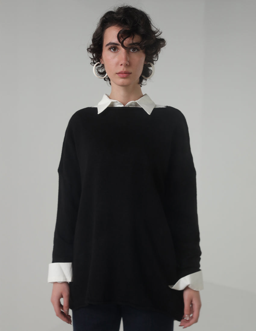 بلوزة تريكو مثقبة كبيرة الحجم برقبة قارب