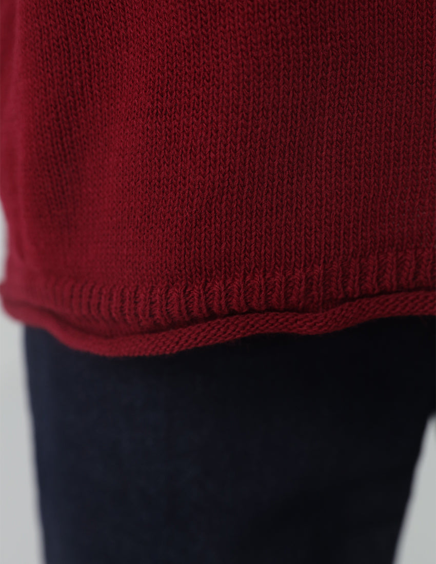 بلوزة تريكو مثقبة كبيرة الحجم برقبة قارب