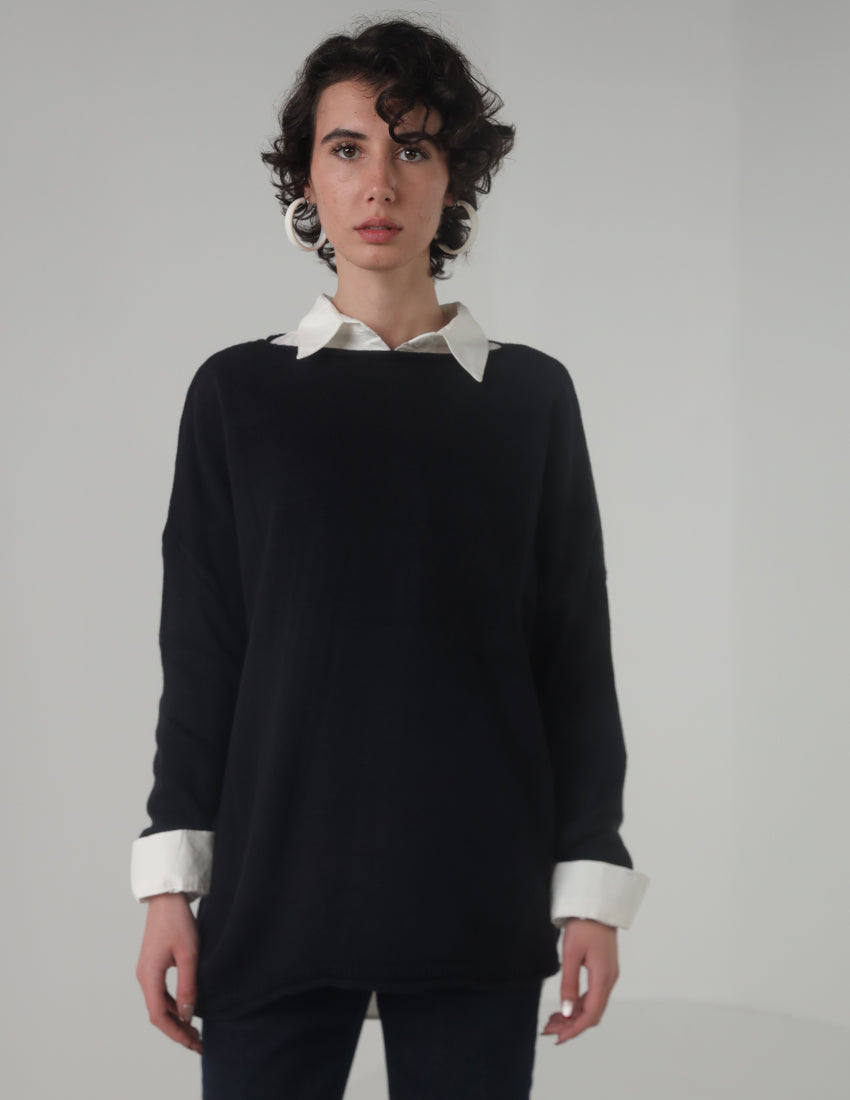 بلوزة تريكو مثقبة كبيرة الحجم برقبة قارب