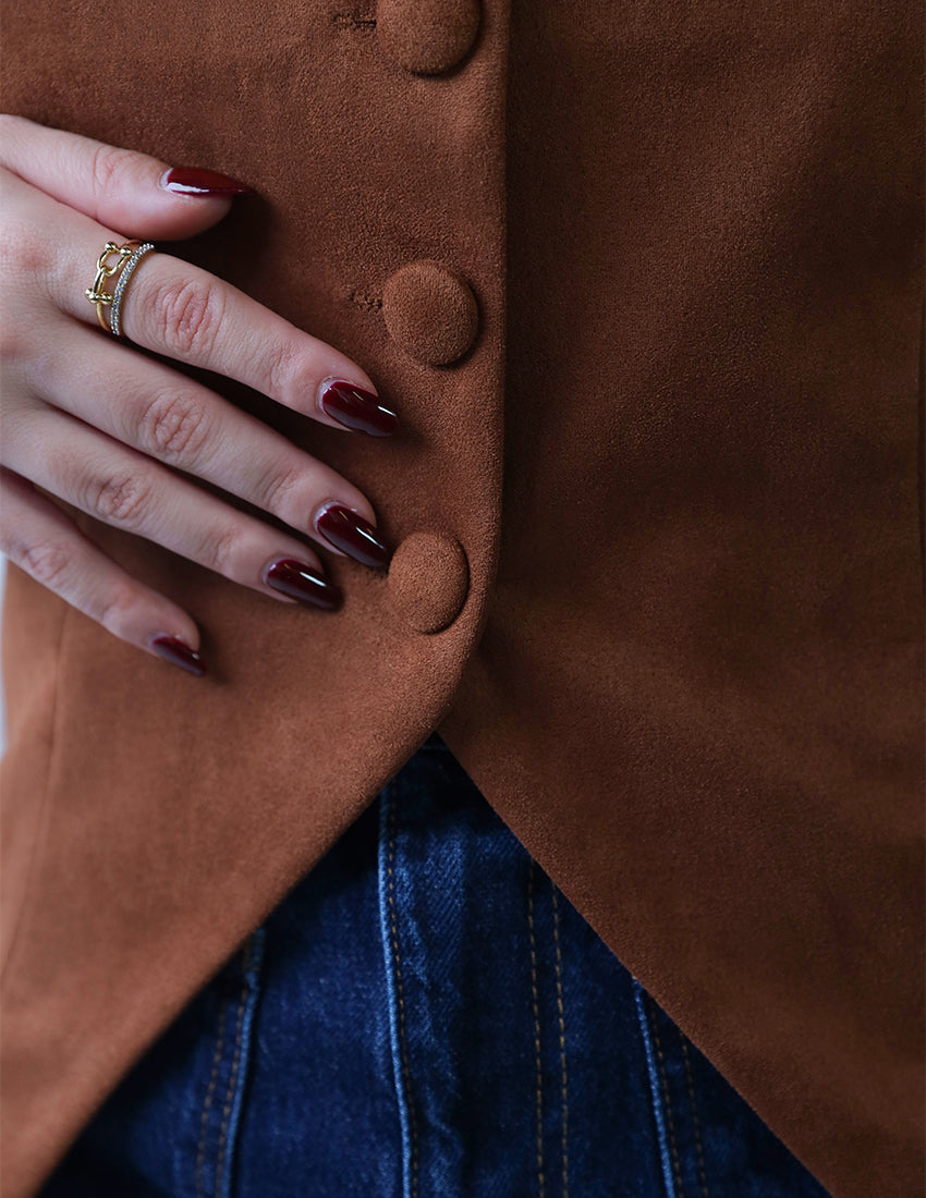 سترة بنية مخملية بدون أكمام