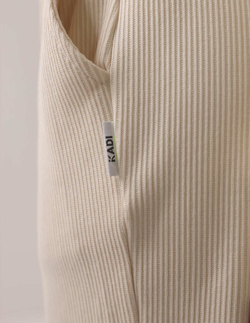 بدلة رياضية مضلعة مع بنطال واسع الساق