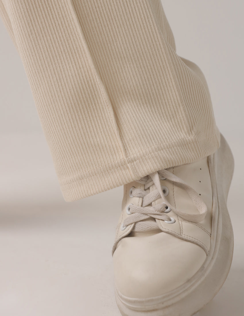 بدلة رياضية مضلعة مع بنطال واسع الساق