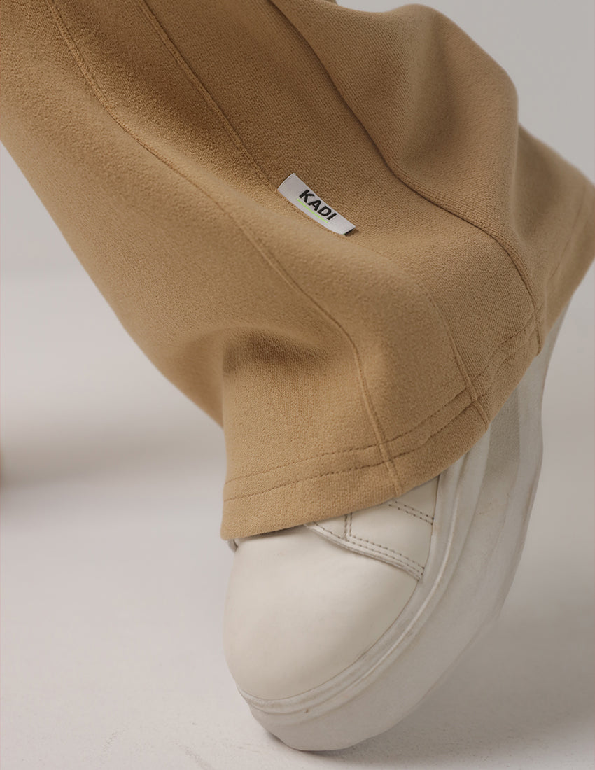 بدلة رياضية بنصف سحاب مع بنطال واسع الساق