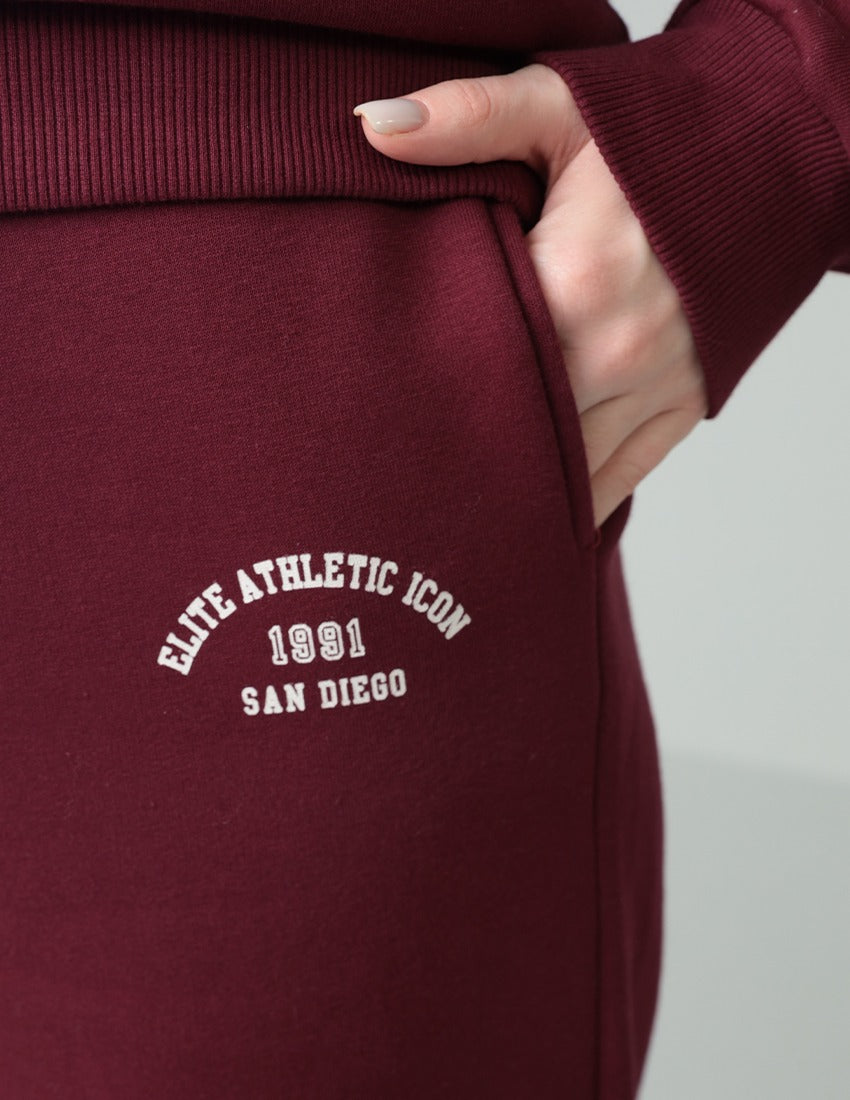 طقم من قطعتين: سويت شيرت وبنطال واسع الساقين