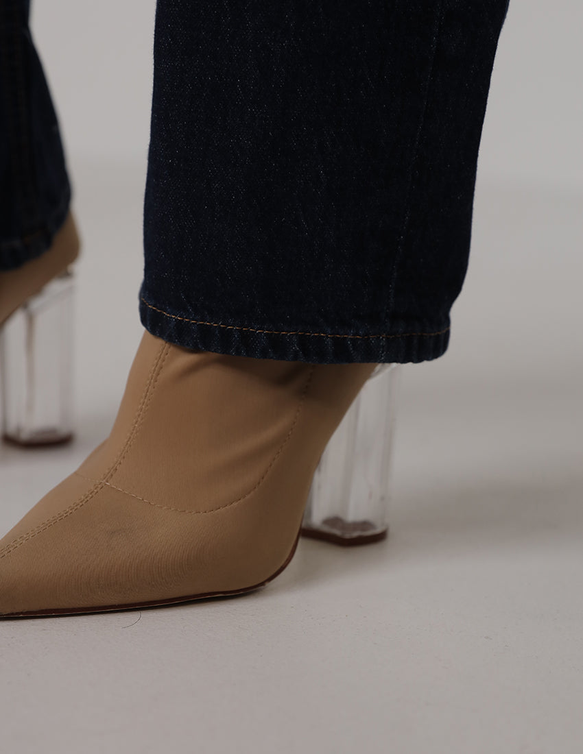 بنطال جينز مستقيم الساق وخصر مرتفع